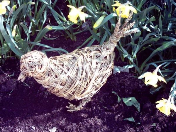 Willow Chicken Sculpture, garden decor , chicken gift, animal sculptures, farmer gift, 9th anniversary, eco friendly, willow sculpture
