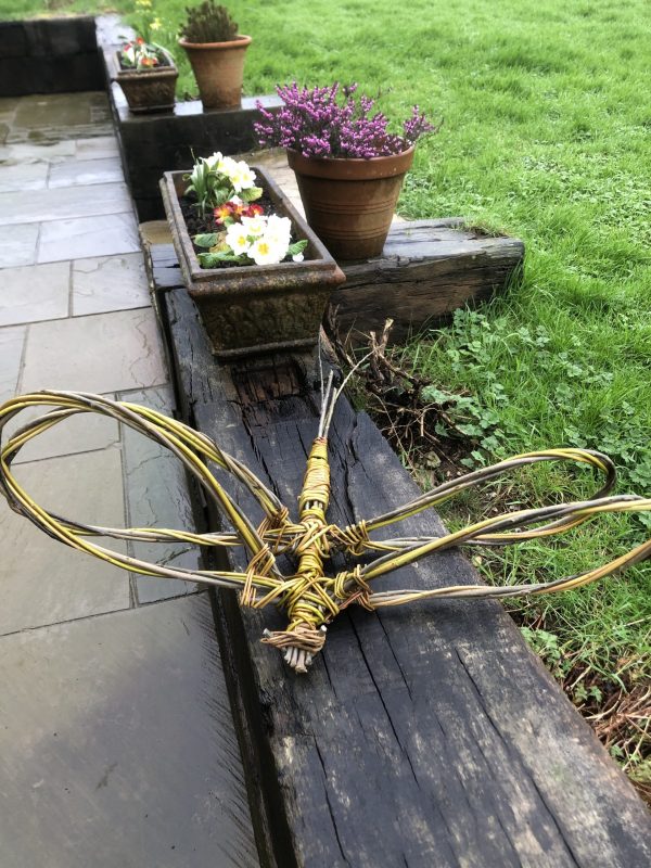 Hovering willow dragonfly sculpture, 9th anniversary, gardener gift, animal sculptures, bug sculpture, eco friendly , house plant decorations - Image 3
