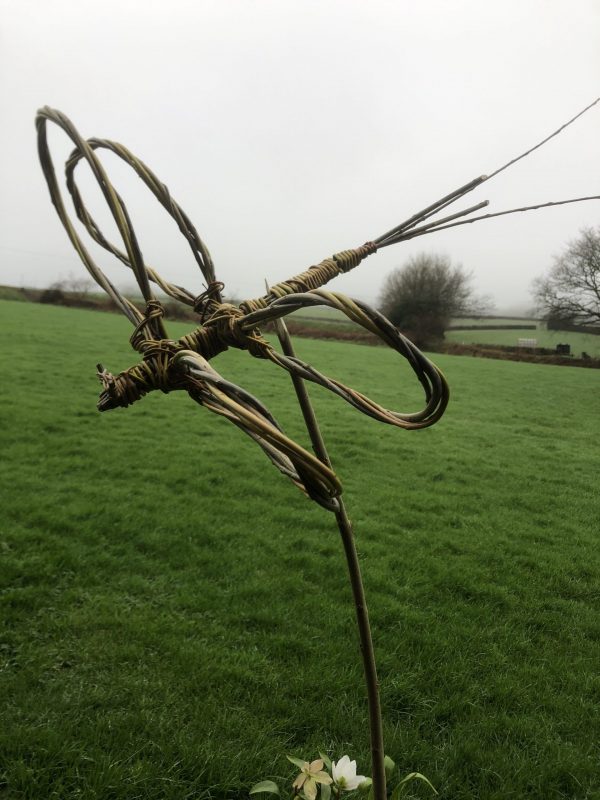Hovering willow dragonfly sculpture, 9th anniversary, gardener gift, animal sculptures, bug sculpture, eco friendly , house plant decorations - Image 2